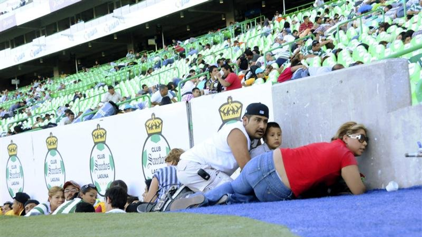 Diváci na štadióne