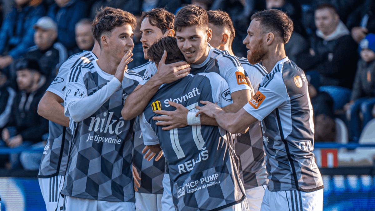 Futbalisti Košíc sa tešia z gólu