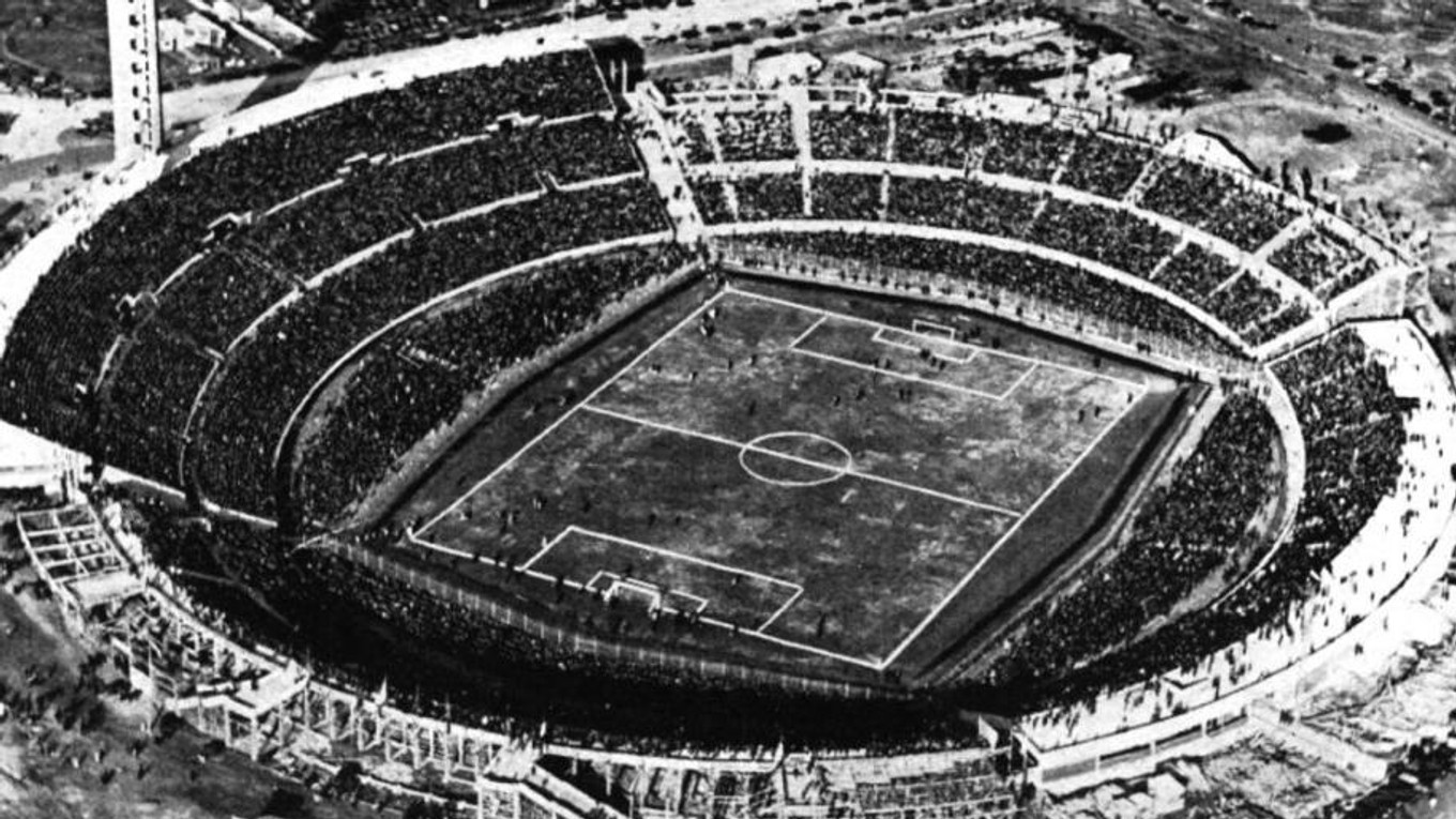 MS vo futbale 1930 - história, výsledky, štatistiky. Finále sa hralo na štadióne Estadio Centenario v Montevideu s kapacitou 90.000 divákov.