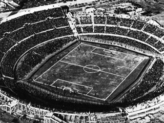 MS vo futbale 1930 - história, výsledky, štatistiky. Finále sa hralo na štadióne Estadio Centenario v Montevideu s kapacitou 90.000 divákov.