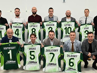 Jedenástka roka 2025 7. ligy ObFZ Prešov. Hore prvý sprava ocenený rozhodca Martin Uličný, vpravo dole autor gólu roka Matúš Roba. Chýba Ján Hatok.