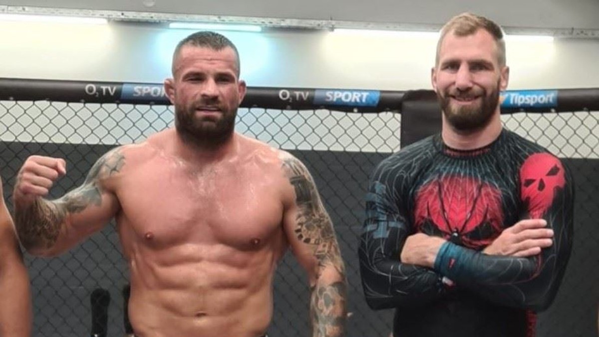 Karlos Vémola a tréner Reinders.