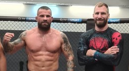 Karlos Vémola a tréner Reinders.