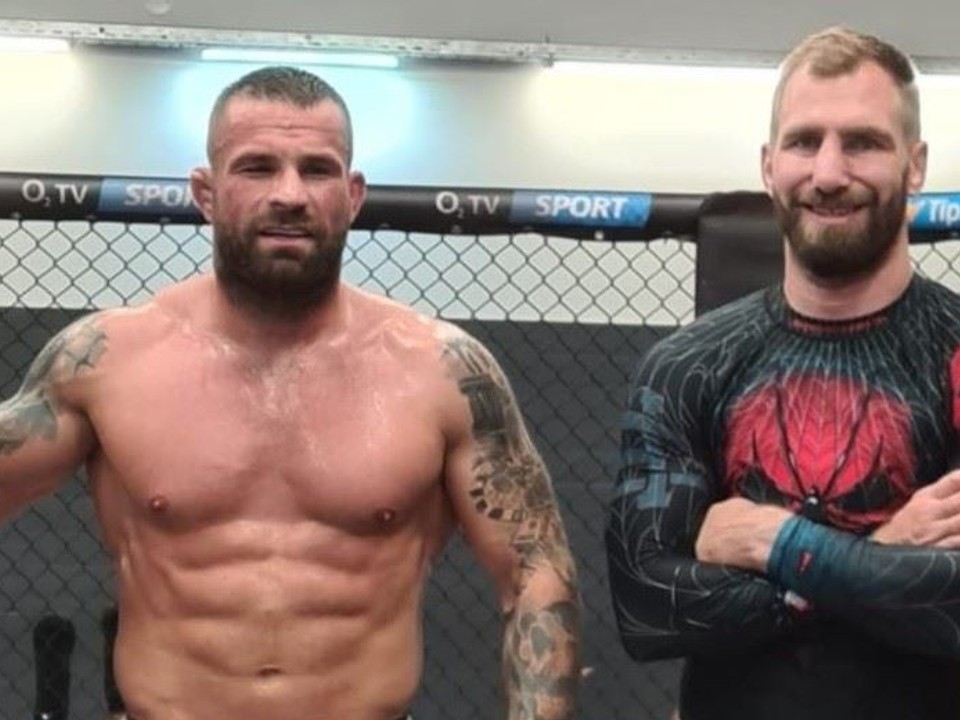 Karlos Vémola a tréner Reinders.