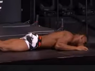 Smotherman po dopade na zem.