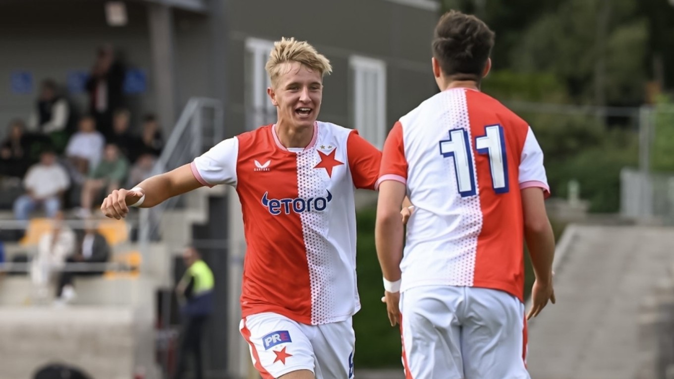 Adam Rajnoha oslavuje gól. 