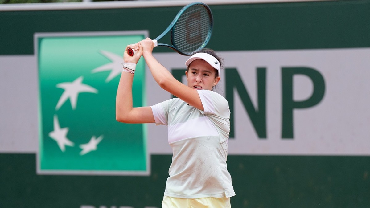 Mia Pohánková počas juniorského Roland Garros 2024. 
