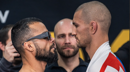 Paradeiser (vpravo) so súperom na vážení.