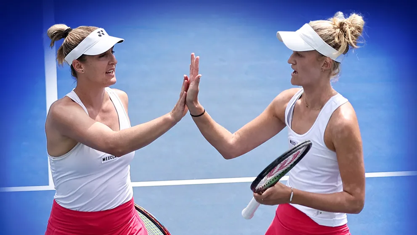 Gabriela Dabrowska (vľavo) a Erin Routliffeová vyhrali štvorhru žien na US Open 2023.