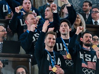 Členovia amerického zlatého hokejového tímu prijali pozvanie amerického prezidenta Donalda Trumpa zúčastniť sa jeho prejavu o stave Únie v americkom Kapitole.