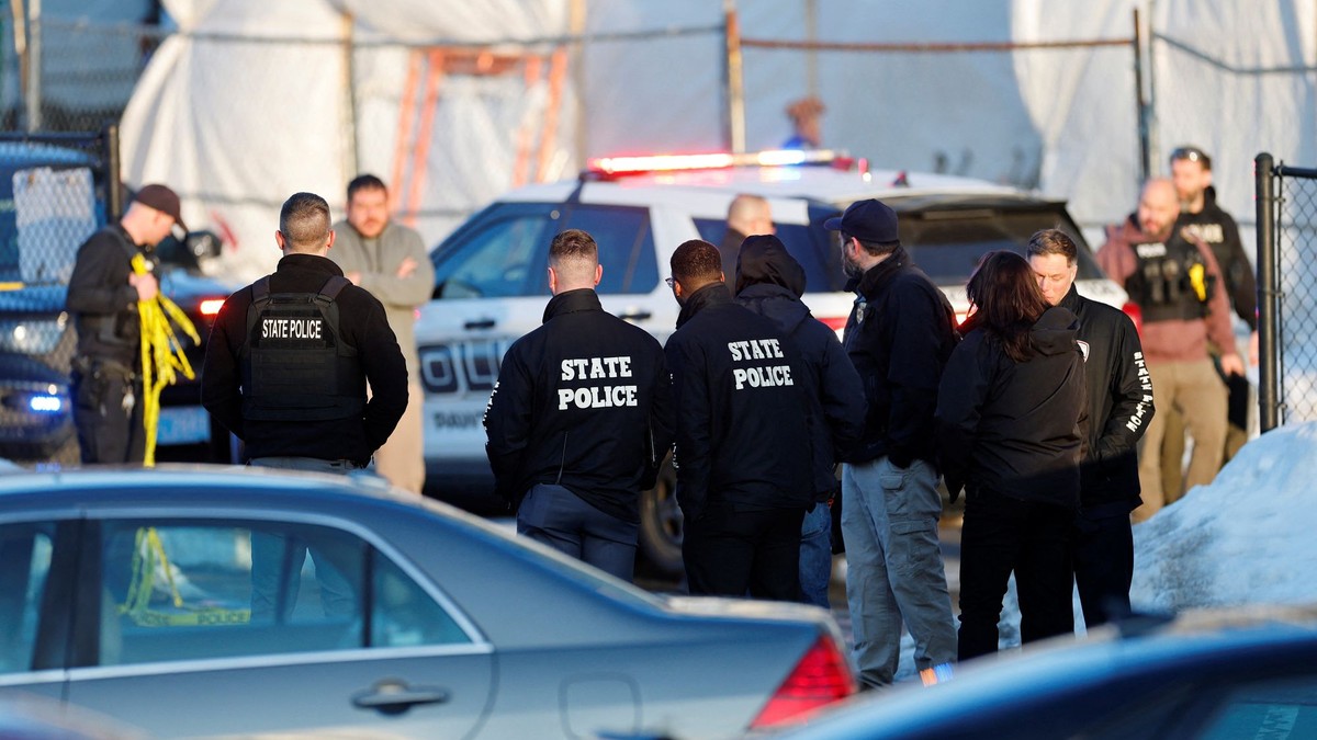 Streľba v Lynch Arena počas hokejového zápasu.