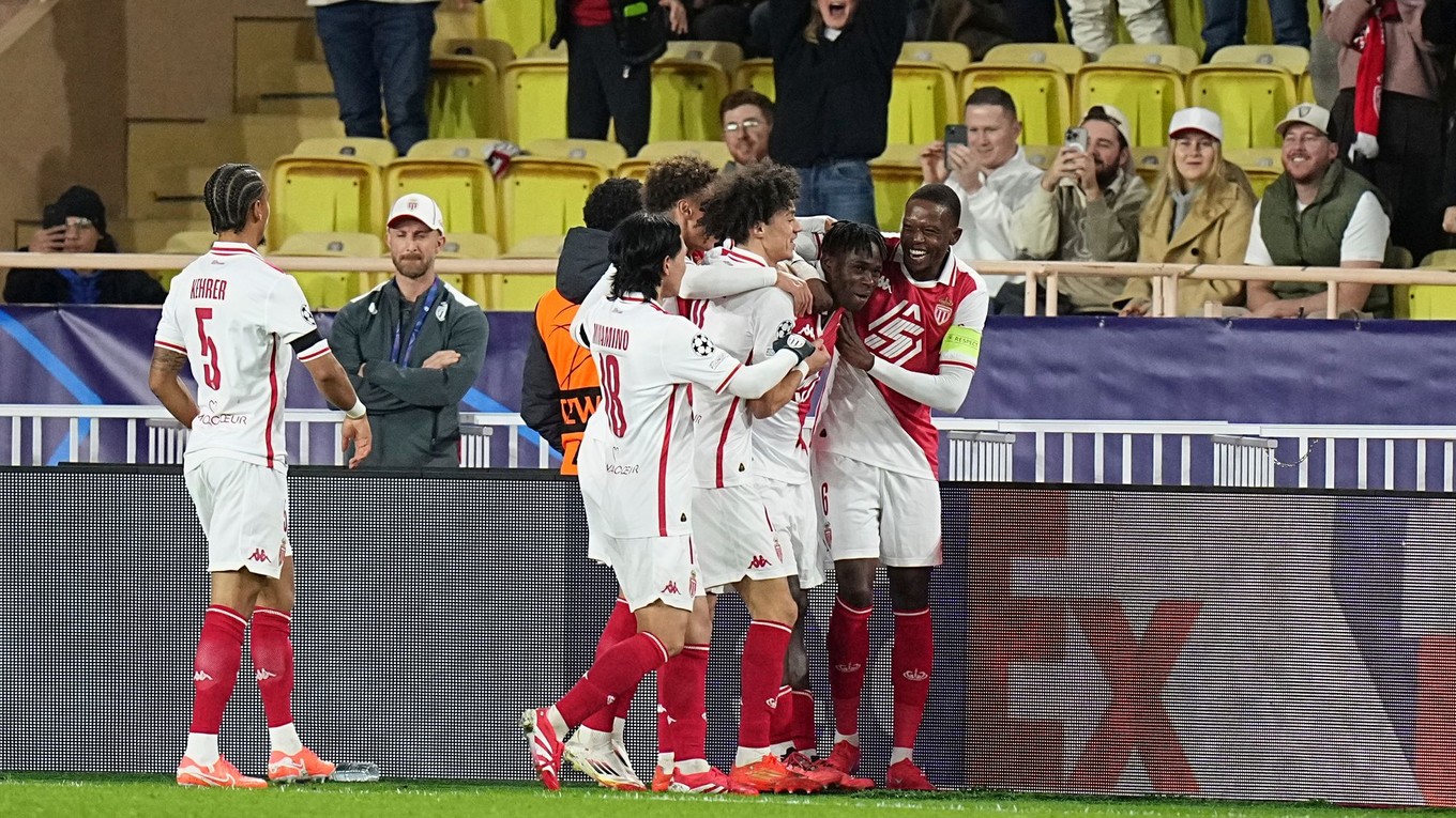 Futbalisti AS Monaco po strelení gólu.