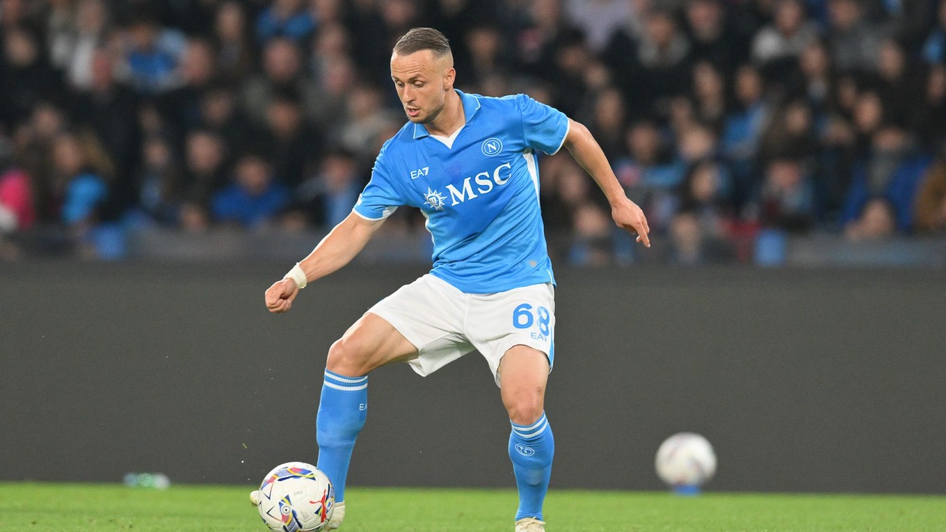 Slovenský futbalista Stanislav Lobotka vo farbách SSC Neapol. 