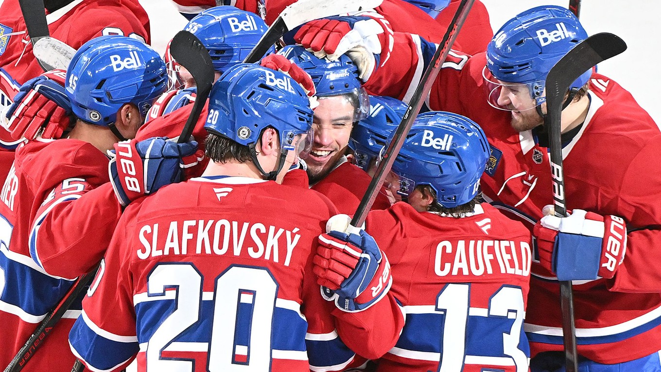 Víťazná radosť hokejistov Montrealu po výhre nad Floridou. 