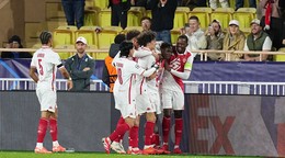 Futbalisti AS Monaco po strelení gólu.