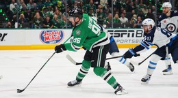  Mikko Rantanen v zápase Dallas - Winnipeg
