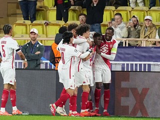 Futbalisti AS Monaco po strelení gólu.