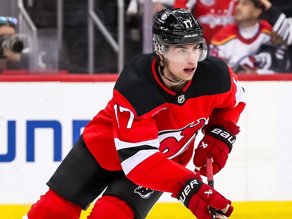 Šimon Nemec v drese New Jersey. 