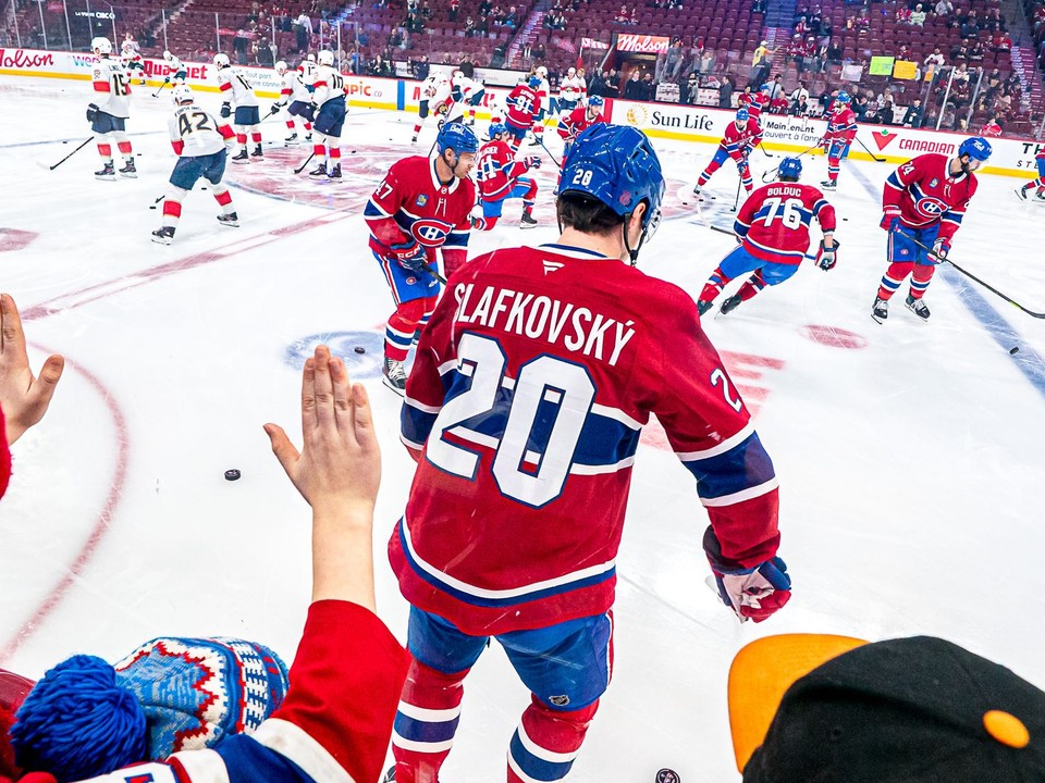 Momentka zo zápasu Montreal Canadies - Florida Panthers. Juraj Slafkovský strelil gól a pridal asistenciu. 