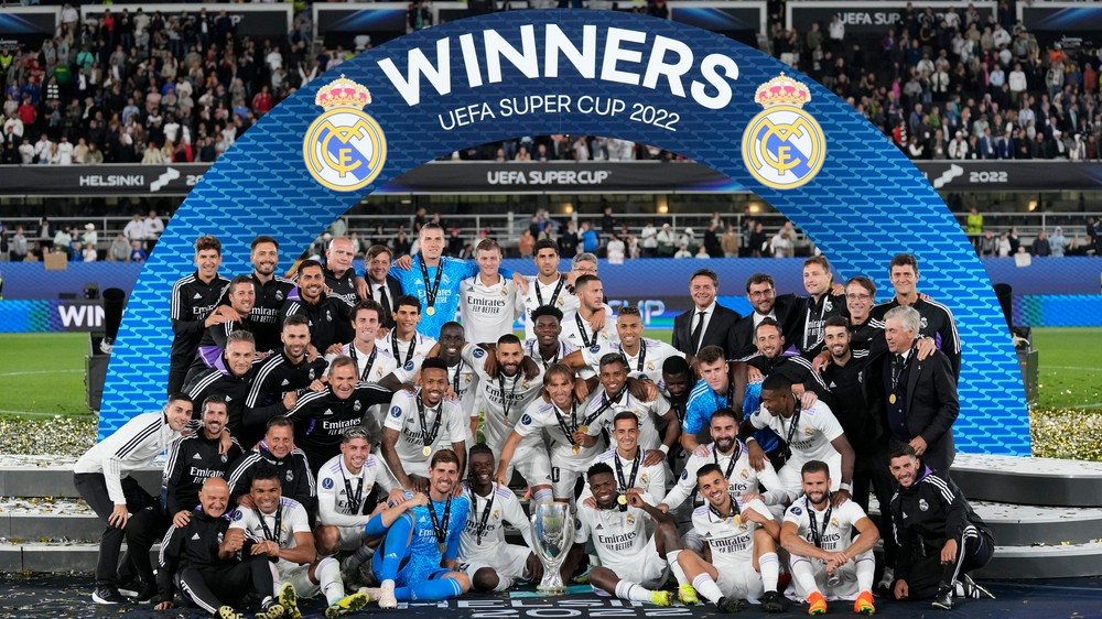 Real Madrid získal ďalšiu trofej, vyrovnal tým rekord veľkého rivala