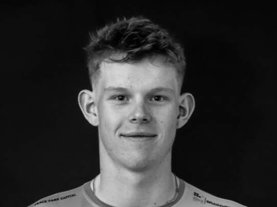 Britský cyklista Finlay Tarling.