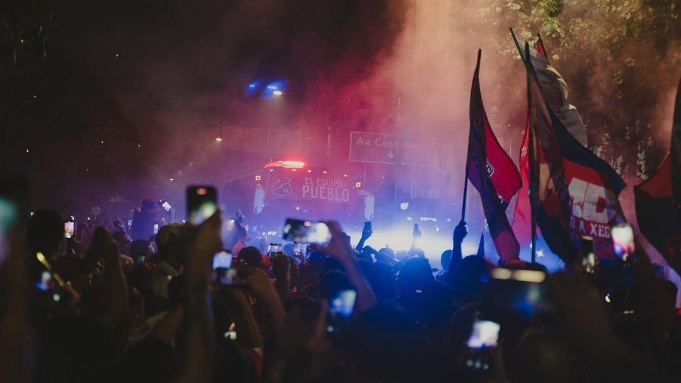 Fanúšikovia tímu Independiente de Medellin na ilustračnom zábere.
