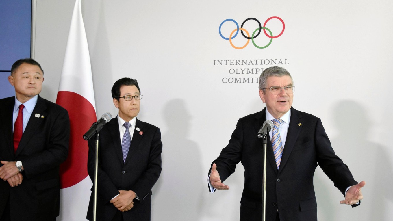 Prezident MOV Thomas Bach s japonskými zástupcami.