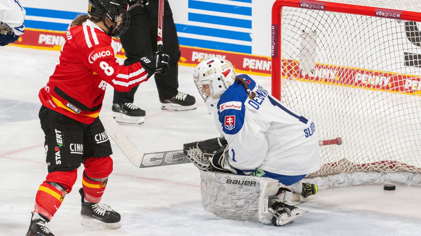 Sprava prekonaná brankárka Lívia Debnárová (Slovensko) a Ronja Harková (Nemecko)