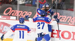 Na snímke hráči Slovenska zľava Lucian Bernát, David Stančík a Michal Jakubec sa tešia z úvodného gólu.