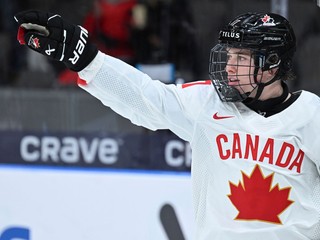 Útočník Kanady Macklin Celebrini počas MS U20 2024.