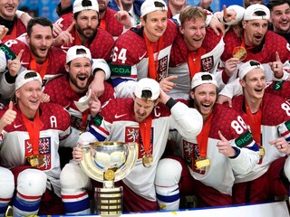 Českí hokejisti po titule majstra sveta. 