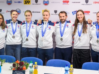 Slovenské tenistky po zisku striebra v Pohári Billie-Jean Kingovej 2024.