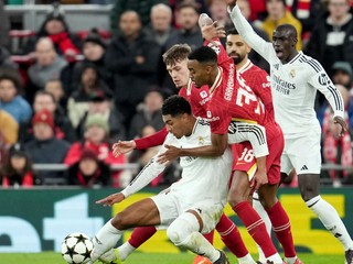 Momentka zo zápasu Ligy majstrov medzi Liverpoolom a Realom Madrid v sezóne 2024/2025.