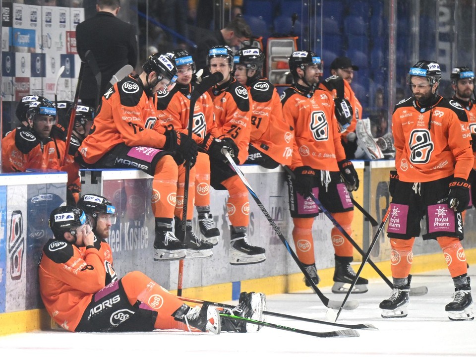 Hráči Košíc po prehre v šiestom semifinálovom stretnutí play-off