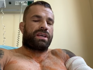 Karlos Vémola je po operácii. Možno ho však čakajú ešte dve (VIDEO)