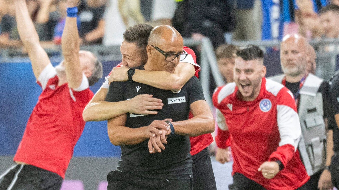 Radosť na slovenskej lavičke po víťazstve 2:0 nad Nemeckom.