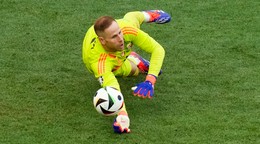 Péter Gulácsi.