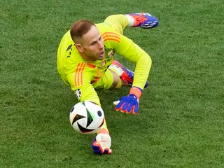 Péter Gulácsi.