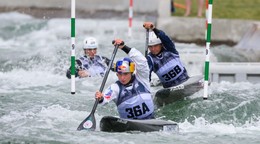 Na snímke spredu slovenské vodné slalomárky Zuzana Paňková, Emanuela Luknárová a Soňa Stanovská.