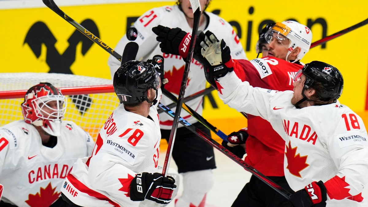 Momentka zo zápasu Švajčiarsko - Kanada na MS v hokeji 2024. 