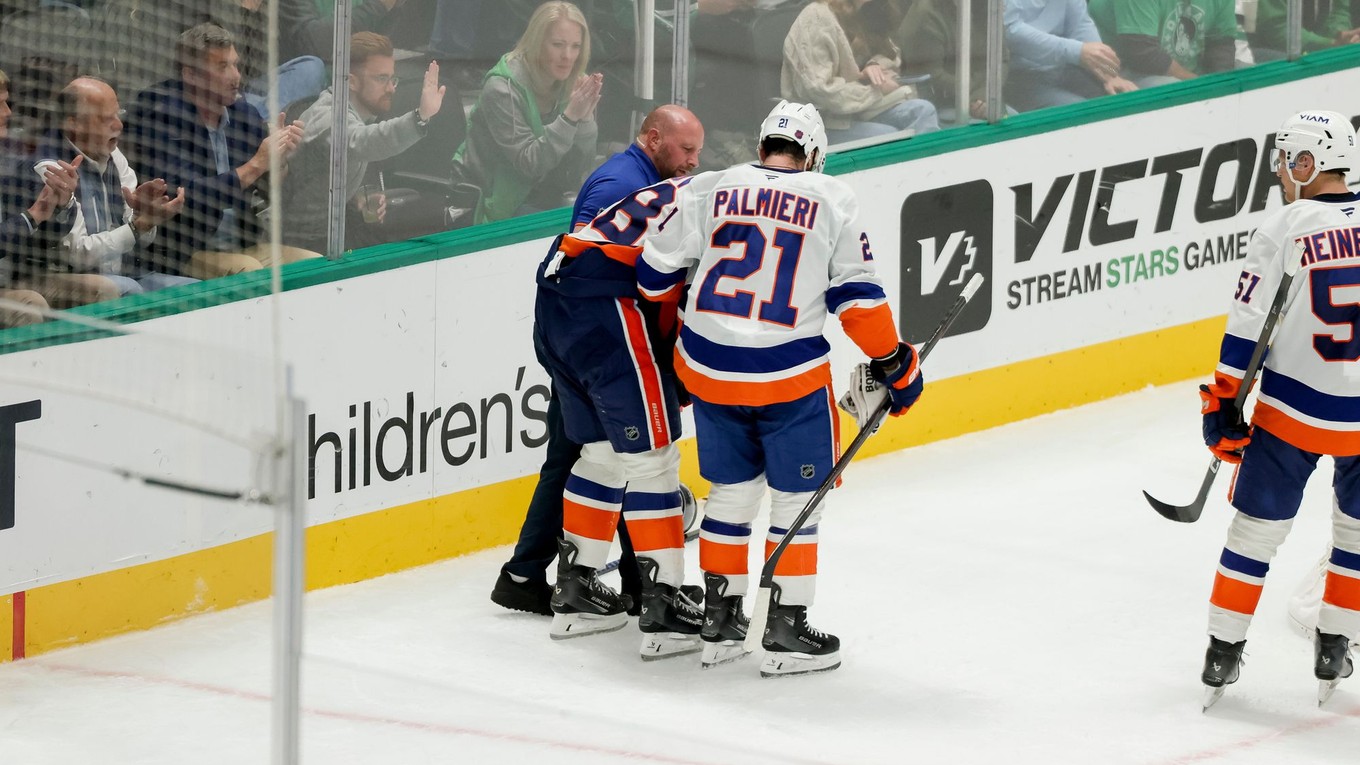 Zranený Alexander Romanov (v strede)