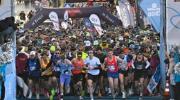 Na snímke pretekári počas štartu jubilejného 20. ročníka ČSOB Bratislava maratónu v Bratislave.