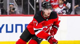 Šimon Nemec v drese New Jersey.