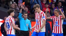 Rozhodca Clement Turpin.