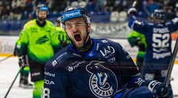 Peter Bjalončík oslavuje gól za Poprad vo štvrťfinále play off proti Žiline.