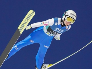 Slovinská reprezentantka v skokoch na lyžiach Ema Klinecová.
