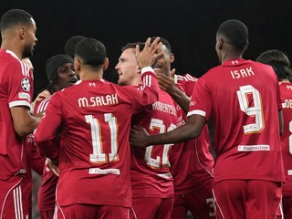 FC Liverpool oslavuje gól. 