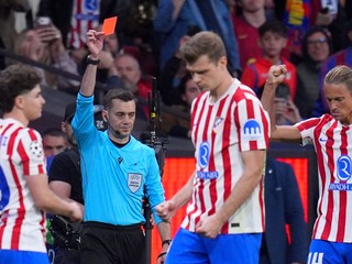 Rozhodca Clement Turpin.