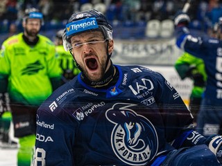 Peter Bjalončík oslavuje gól za Poprad vo štvrťfinále play off proti Žiline.