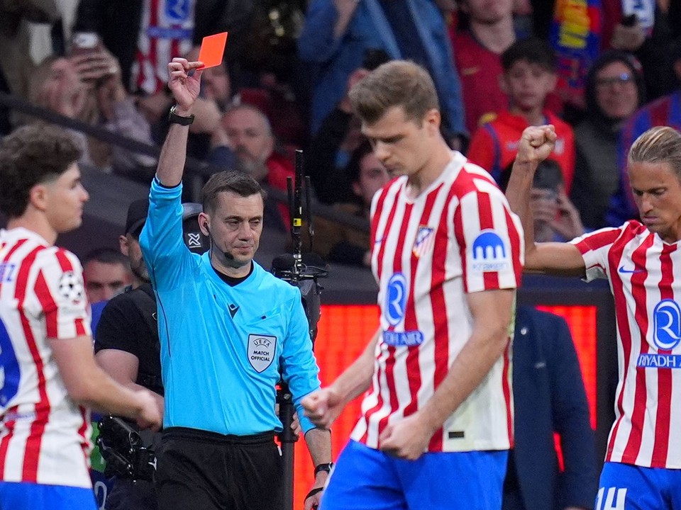 Rozhodca Clement Turpin.